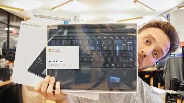 Surface Pro Unboxing